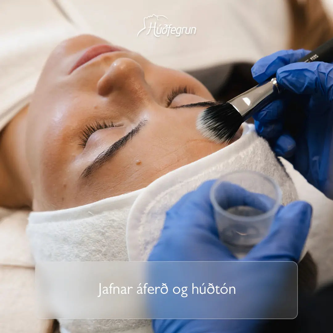 „Ávaxtasýrumeðferð hjá Húðfegrun með öflugum sýtum frá SkinCeuticals. Mynd notuð í vefverslun Húðfegrunar til að sýna húðendurnýjandi meðferð sem bætir áferð, dregur úr litabreytingum og gefur húðinni bjarta áferð.